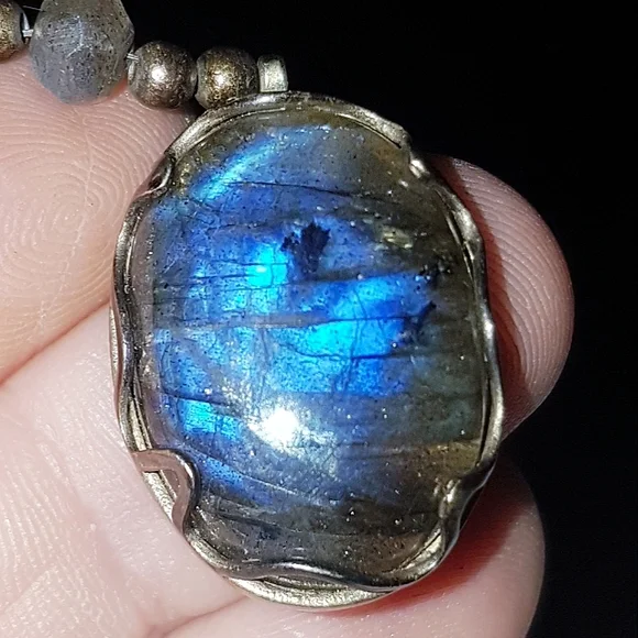 Labradorite Necklace - Picture 3 of 16
